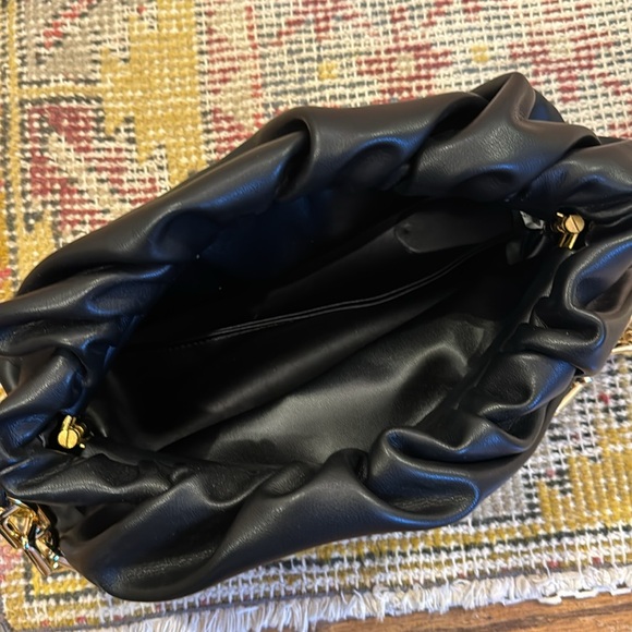 Black purse with gold chain - Picture 3 of 3